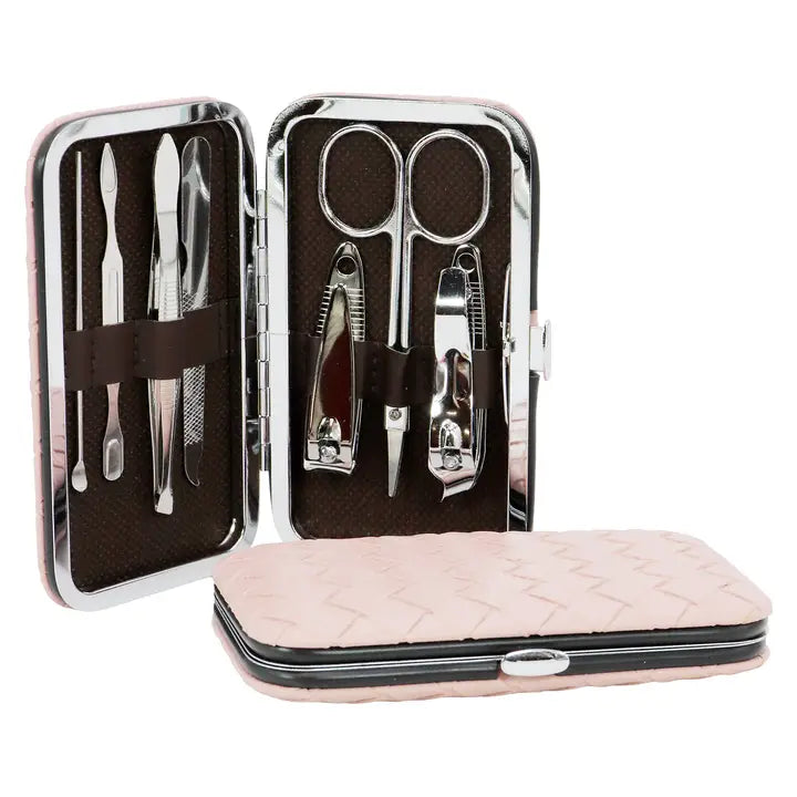 Trousse de manucure 7 pièces en cuir végétalien tressé.