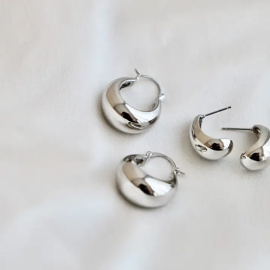 CLOUS D'OREILLES ARGENTÉS BONNIE GUNKY EN FORME DE LARME