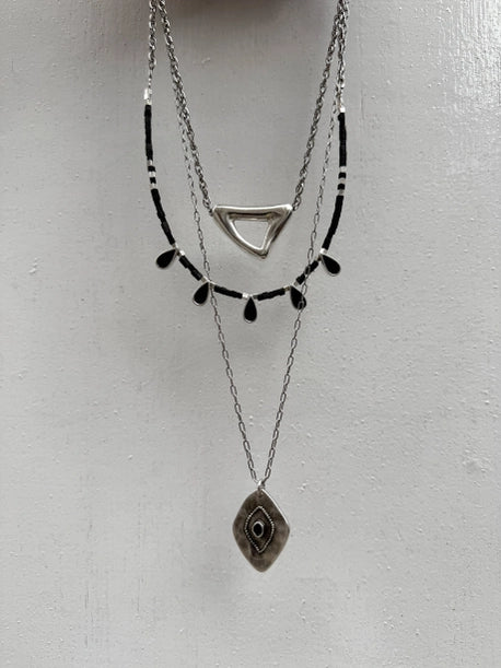 Ensemble de colliers superposés en argent, pendentifs en chaînes d'acier