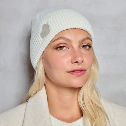 Bonnet uni avec cœur assorti MJ220SD